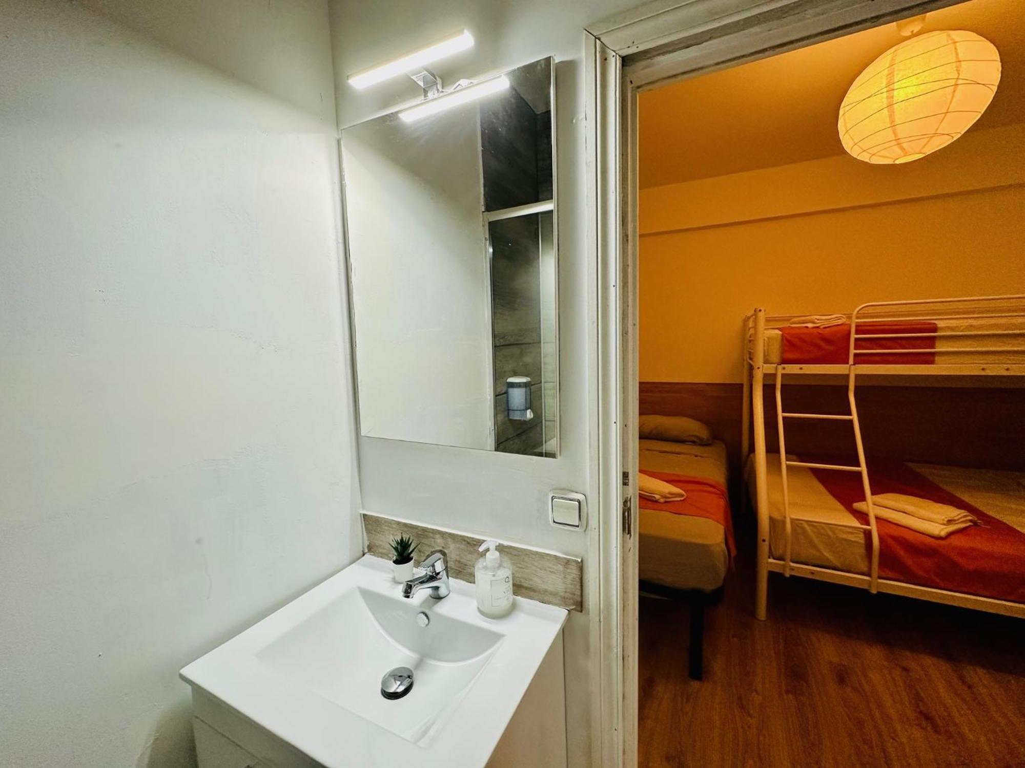 Punta Me Rooms In Madrid Downtown Екстериор снимка